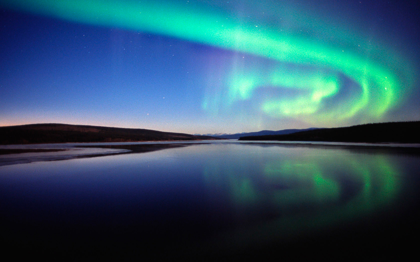 Beautiful Northern Lights Landscape Desktop Background