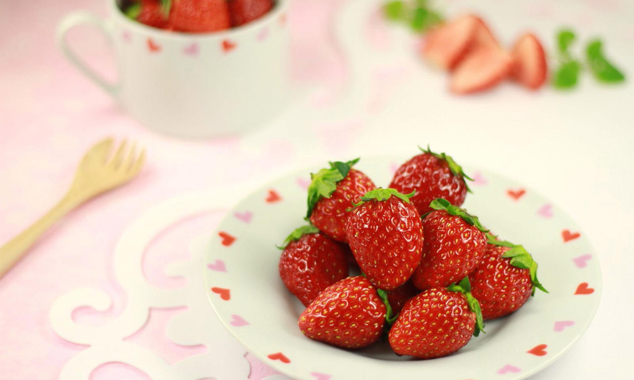 dessert strawberry wallpaper
