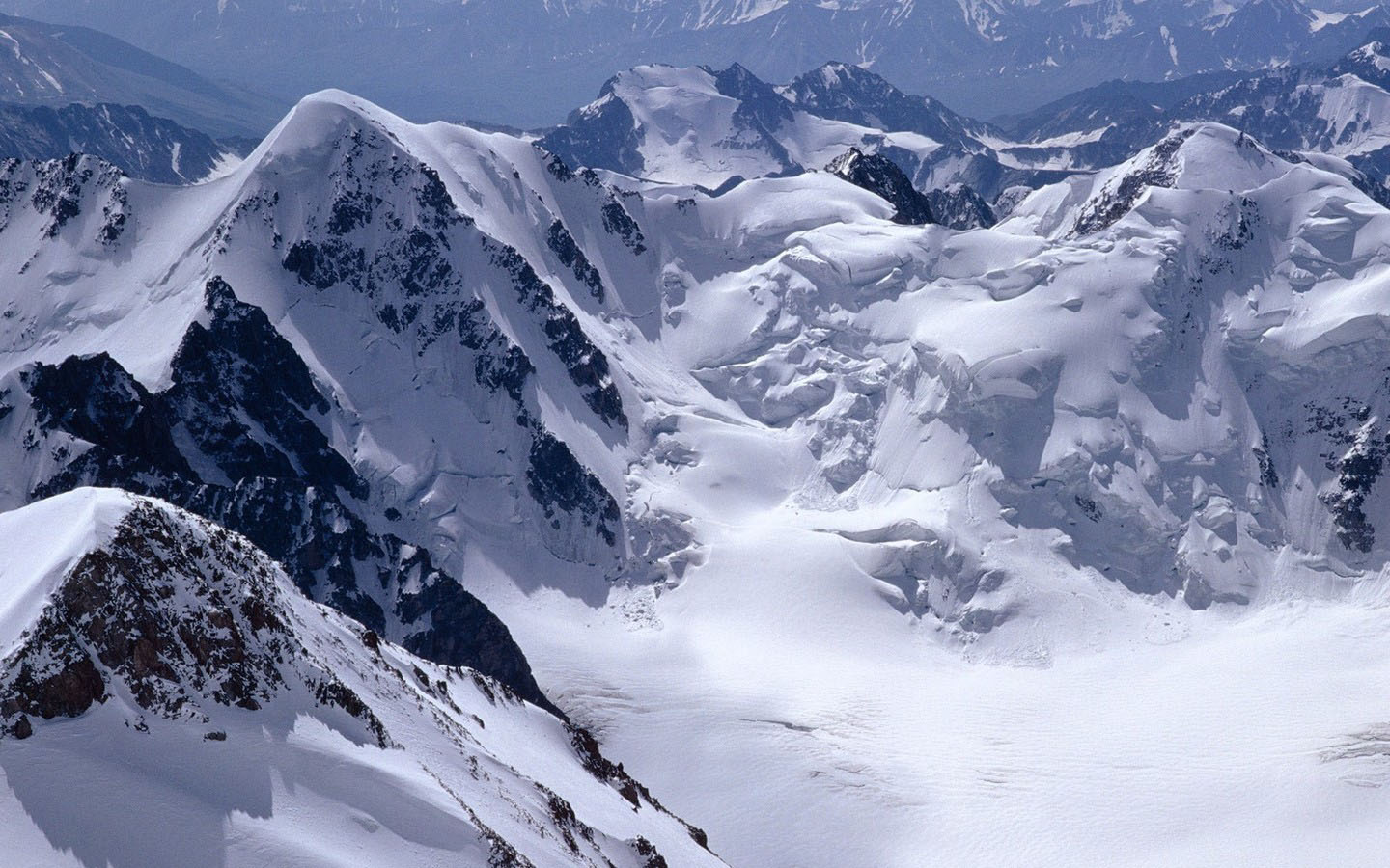 High Peak Snow Mountain Landscape Wallpaper