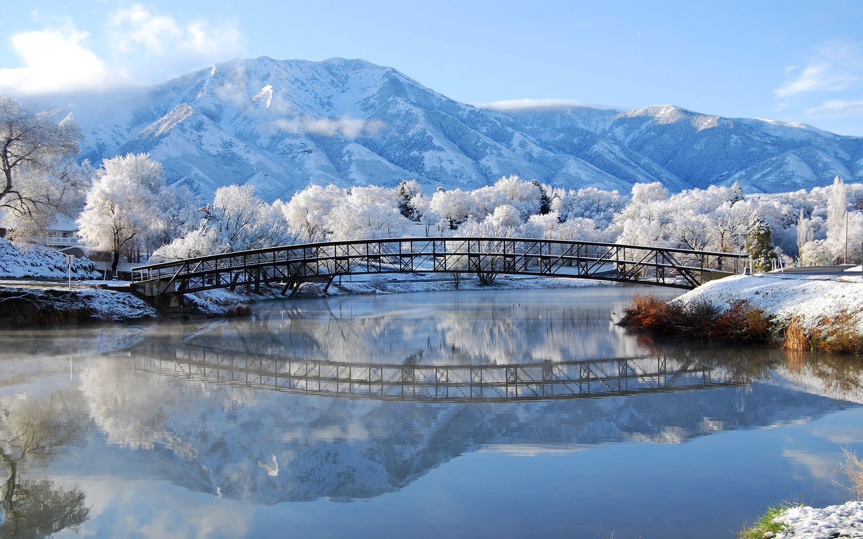Winter artistic conception desktop landscape picture