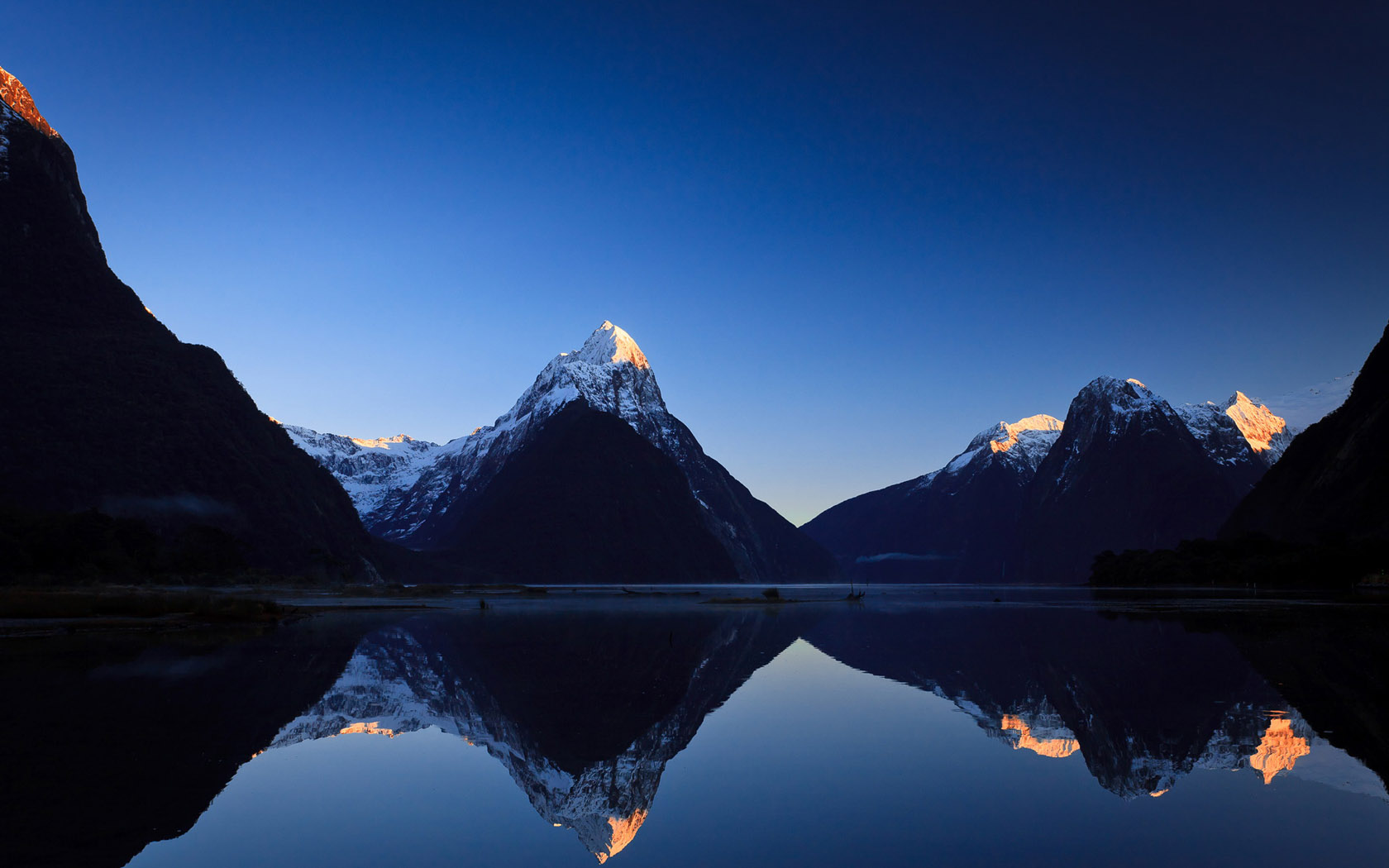 Beautiful alpine lake landscape desktop wallpaper